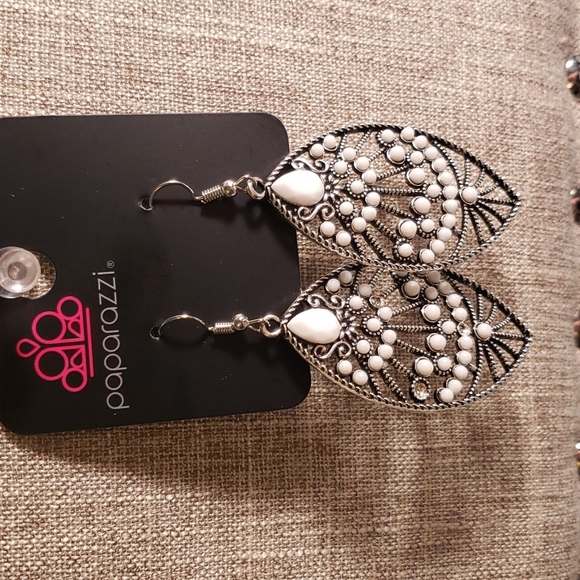 💜Paparazzi Earrings White